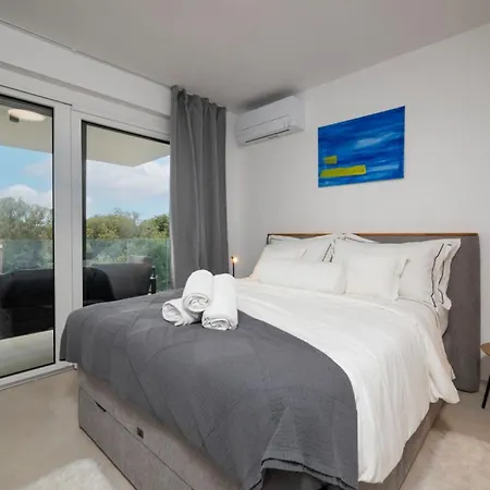 Leonard App Apartment Peroj