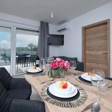 Leonard App Apartment Peroj